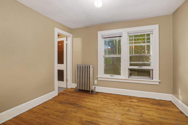 209 Cedar Lake Road N, Minneapolis, MN 55405