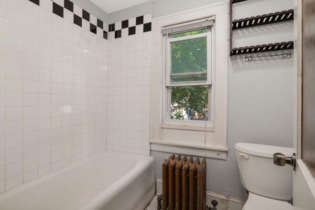 209 Cedar Lake Road N, Minneapolis, MN 55405