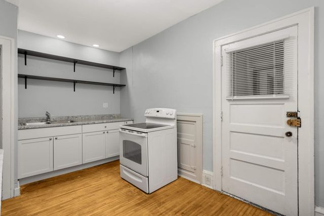 209 Cedar Lake Road N, Minneapolis, MN 55405