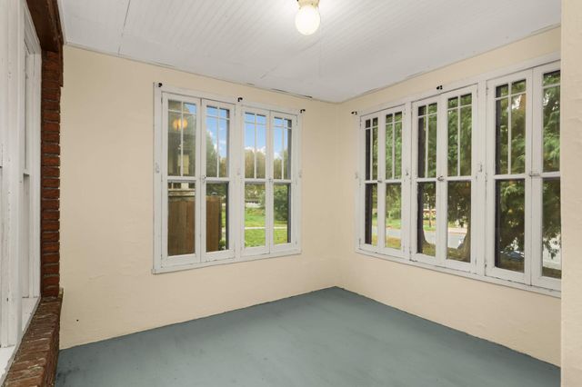 209 Cedar Lake Road N, Minneapolis, MN 55405