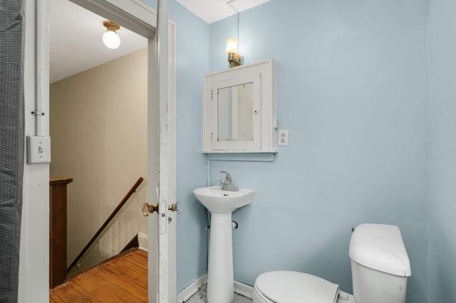 209 Cedar Lake Road N, Minneapolis, MN 55405