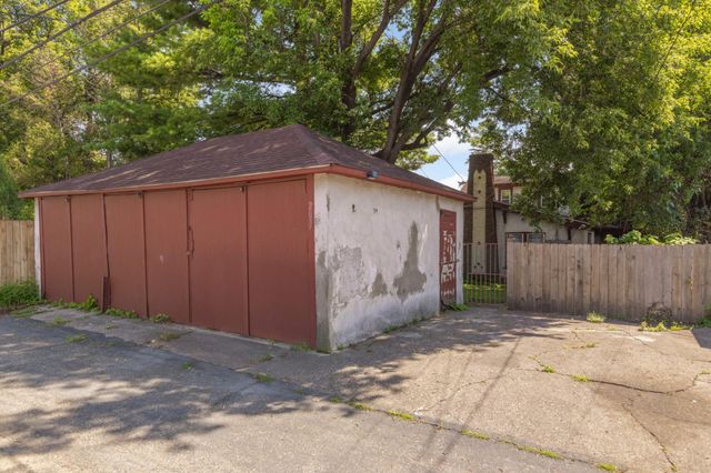 209 Cedar Lake Road N, Minneapolis, MN 55405