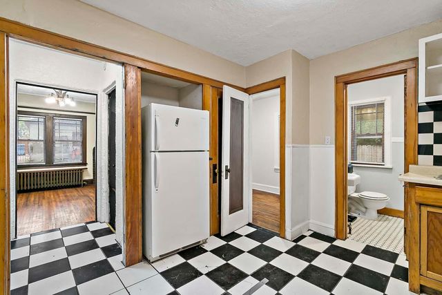 209 Cedar Lake Road N, Minneapolis, MN 55405