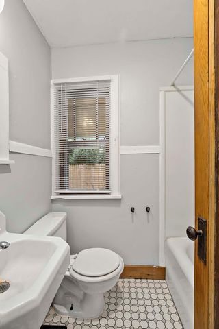 209 Cedar Lake Road N, Minneapolis, MN 55405