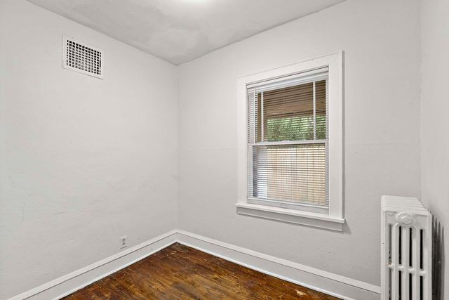 209 Cedar Lake Road N, Minneapolis, MN 55405