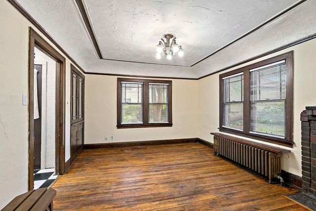 209 Cedar Lake Road N, Minneapolis, MN 55405