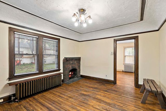 209 Cedar Lake Road N, Minneapolis, MN 55405