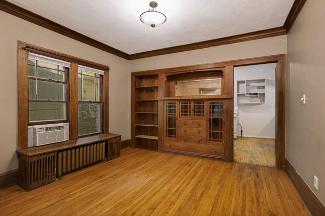 209 Cedar Lake Road N, Minneapolis, MN 55405