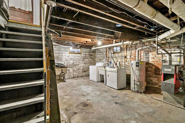 209 Cedar Lake Road N, Minneapolis, MN 55405