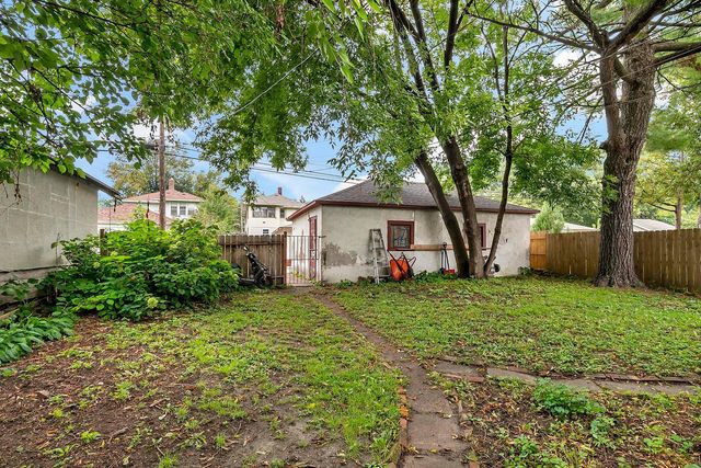 209 Cedar Lake Road N, Minneapolis, MN 55405