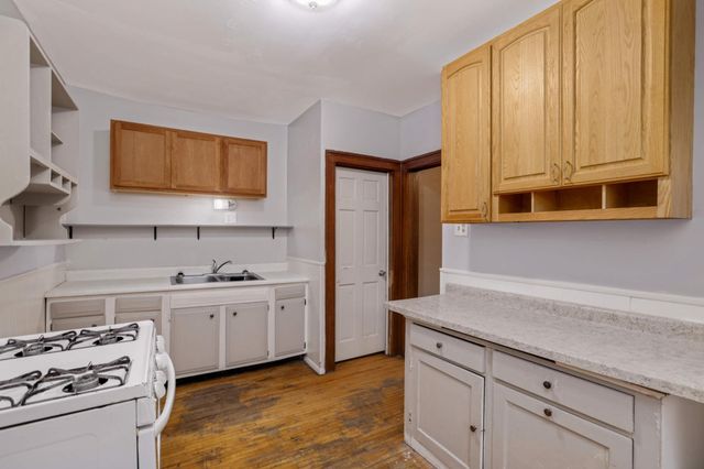 209 Cedar Lake Road N, Minneapolis, MN 55405