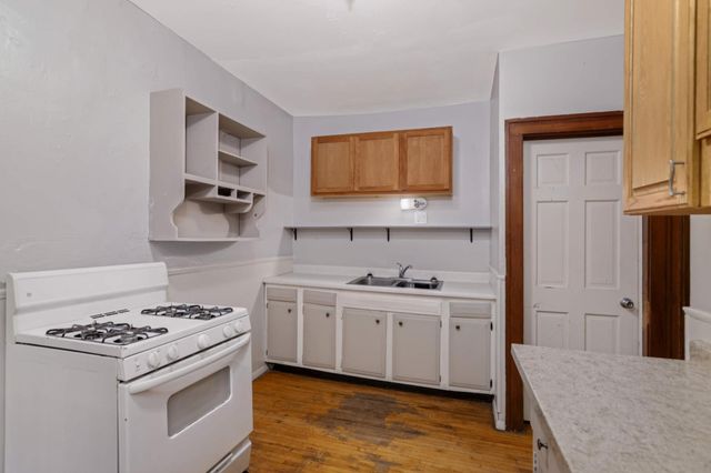 209 Cedar Lake Road N, Minneapolis, MN 55405