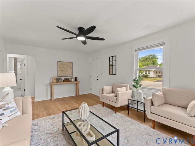 544 Roslyn Ave, Colonial Heights, VA 23834