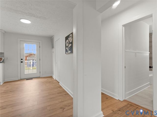 544 Roslyn Ave, Colonial Heights, VA 23834