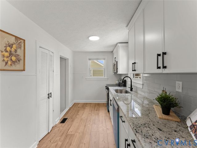 544 Roslyn Ave, Colonial Heights, VA 23834