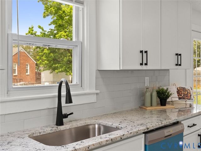 544 Roslyn Ave, Colonial Heights, VA 23834