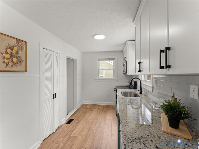 544 Roslyn Ave, Colonial Heights, VA 23834