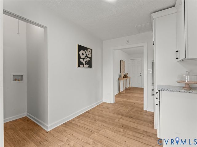544 Roslyn Ave, Colonial Heights, VA 23834