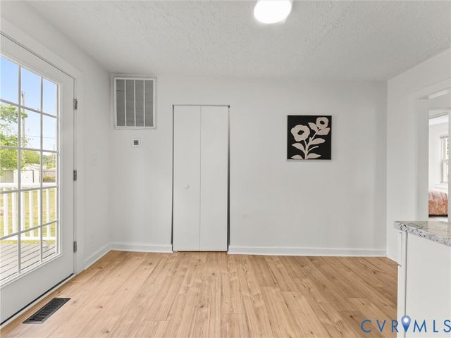 544 Roslyn Ave, Colonial Heights, VA 23834