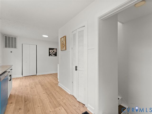 544 Roslyn Ave, Colonial Heights, VA 23834
