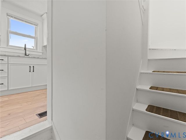 544 Roslyn Ave, Colonial Heights, VA 23834