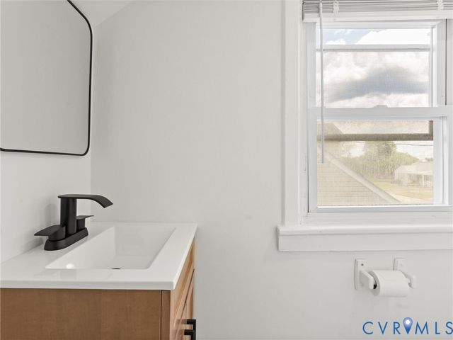 544 Roslyn Ave, Colonial Heights, VA 23834