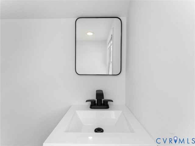 544 Roslyn Ave, Colonial Heights, VA 23834