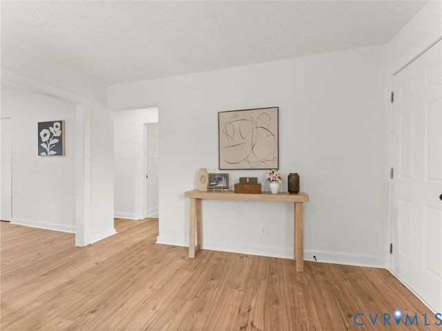 544 Roslyn Ave, Colonial Heights, VA 23834