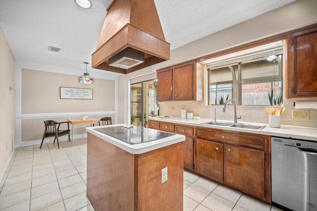 2934 Ashford Trail Drive, Houston, TX 77082