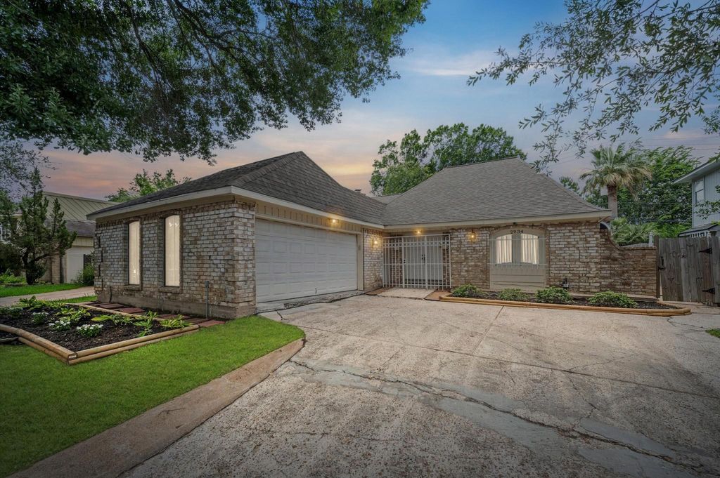 2934 Ashford Trail Drive, Houston, TX 77082