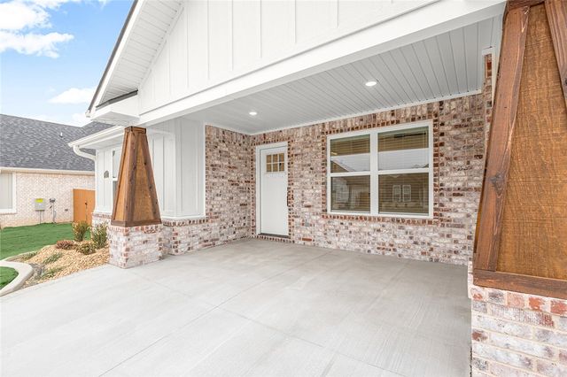 410 Bronco Street, Centerton, AR 72719