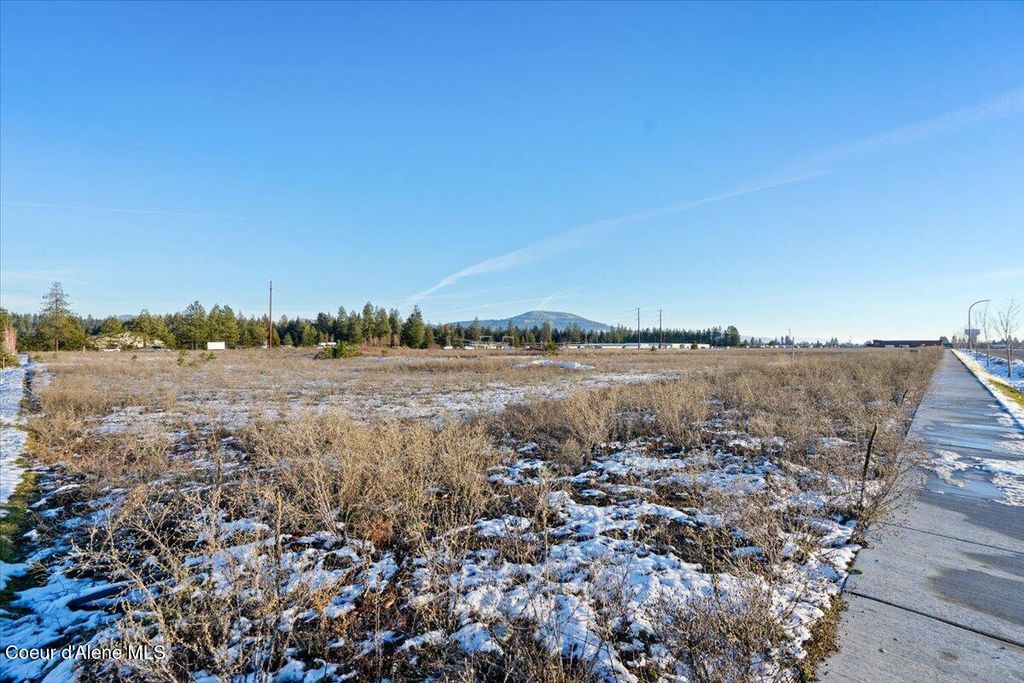 614 W FRYEBURG AVE, Hayden, ID 83835 photo 2