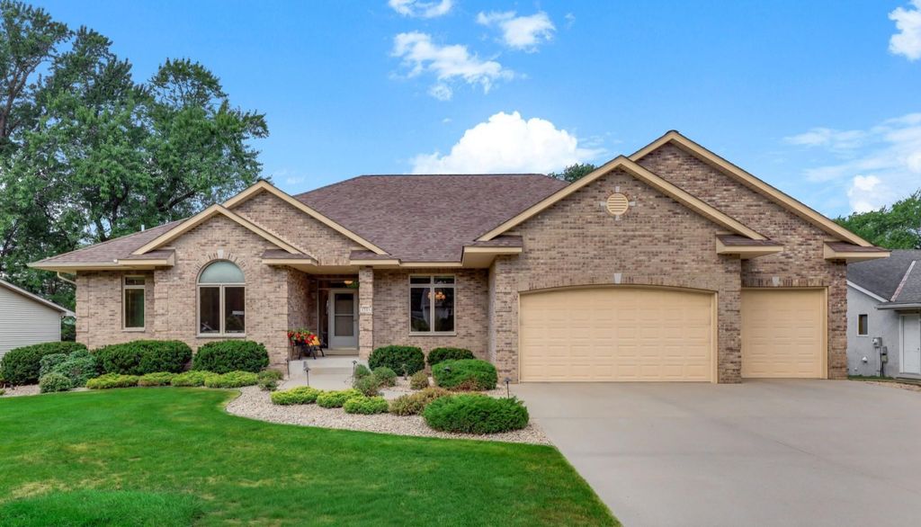 3205 Woodbridge Street, Shoreview, MN 55126 — exterior