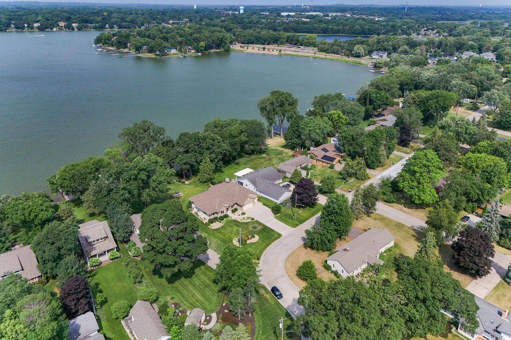 3205 Woodbridge Street, Shoreview, MN 55126 — photo 2