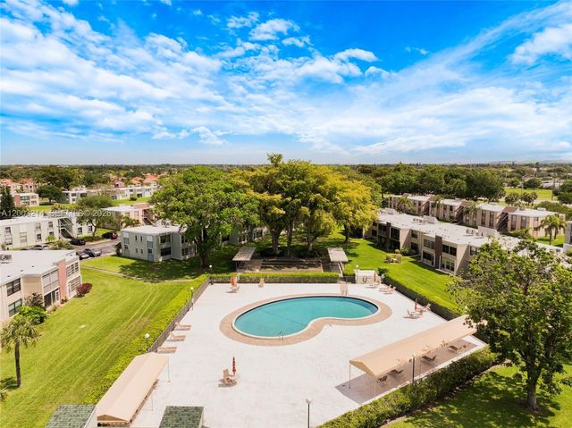 7330 NW 18th St 204, Margate, FL 33063