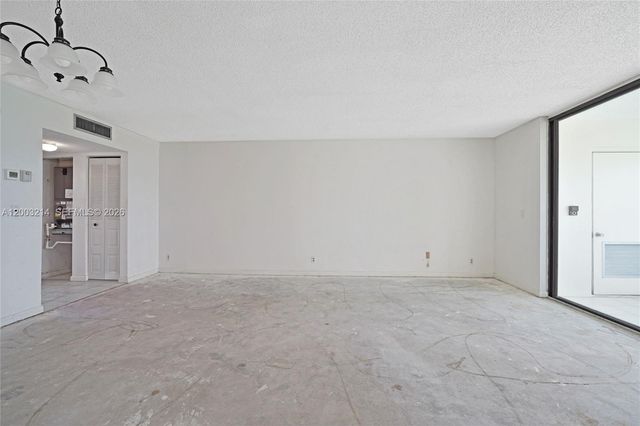 7330 NW 18th St 204, Margate, FL 33063