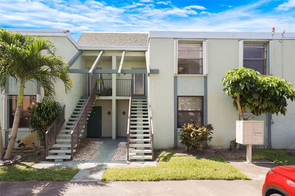 7330 NW 18th St 204, Margate, FL 33063