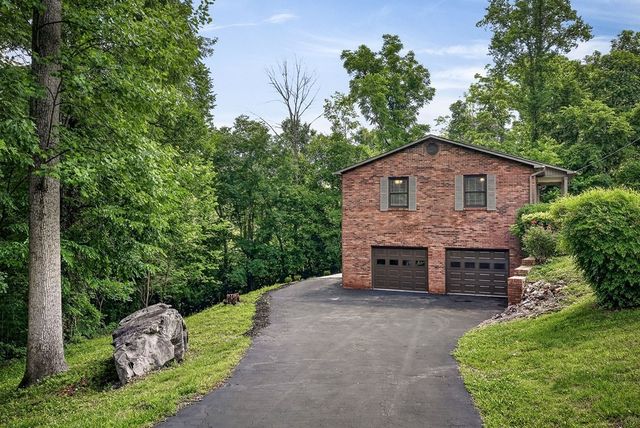 2600 Lake Valley Dr, Cookeville, TN 38506