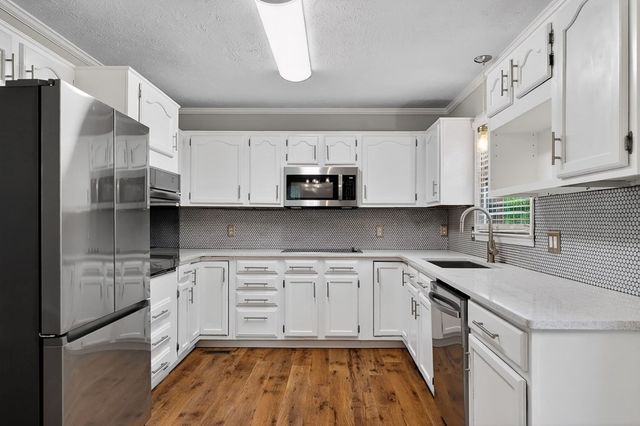 2600 Lake Valley Dr, Cookeville, TN 38506