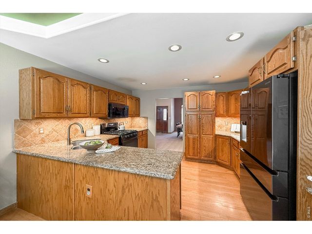 2010 Emerald Dr, Longmont, CO 80504