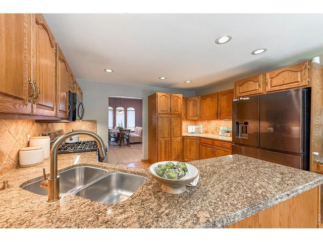 2010 Emerald Dr, Longmont, CO 80504