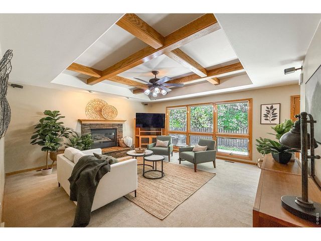 2010 Emerald Dr, Longmont, CO 80504