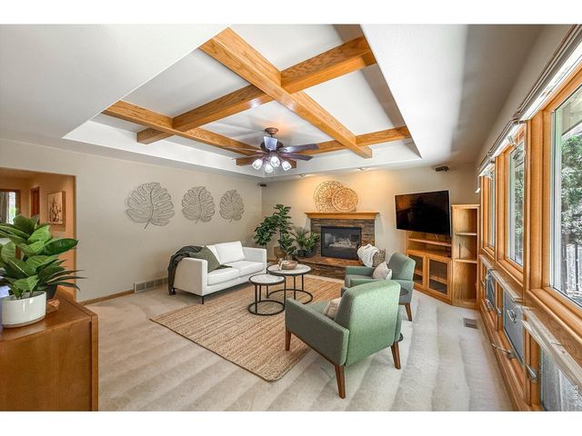2010 Emerald Dr, Longmont, CO 80504