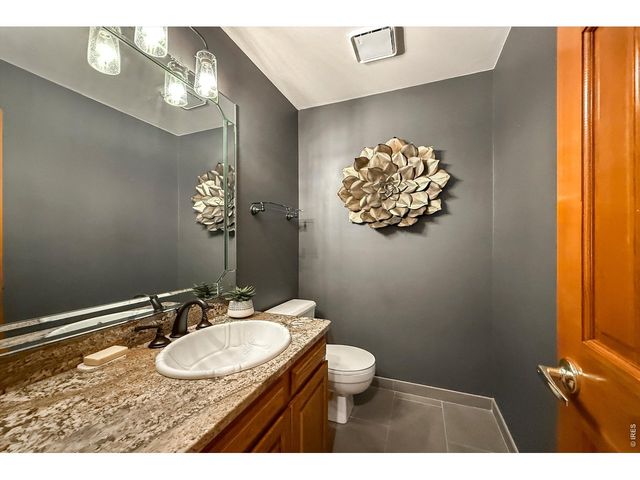 2010 Emerald Dr, Longmont, CO 80504