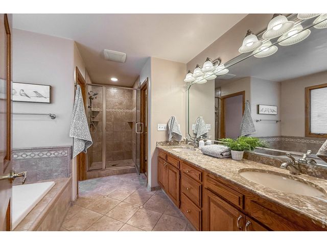2010 Emerald Dr, Longmont, CO 80504