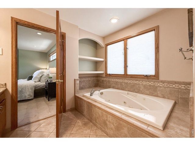 2010 Emerald Dr, Longmont, CO 80504