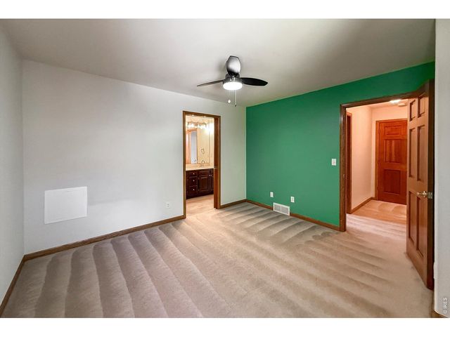 2010 Emerald Dr, Longmont, CO 80504