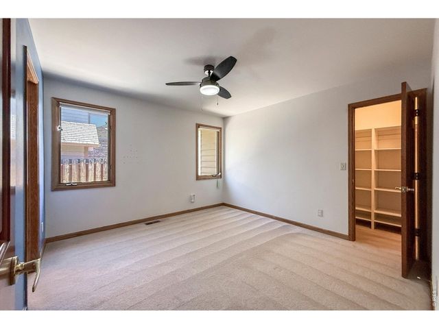 2010 Emerald Dr, Longmont, CO 80504