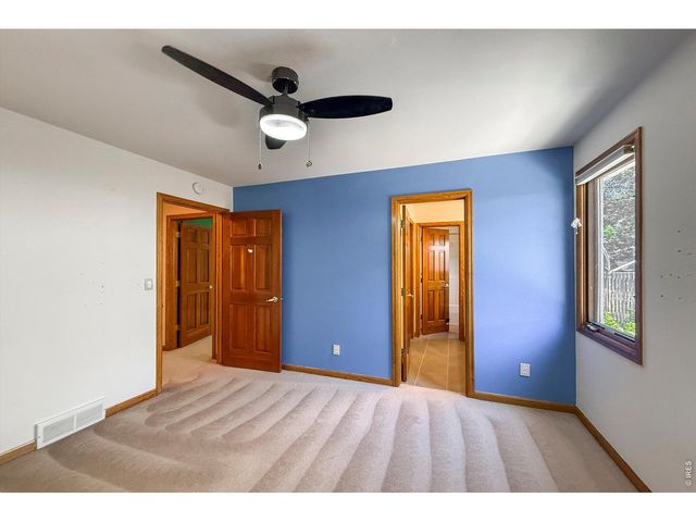 2010 Emerald Dr, Longmont, CO 80504
