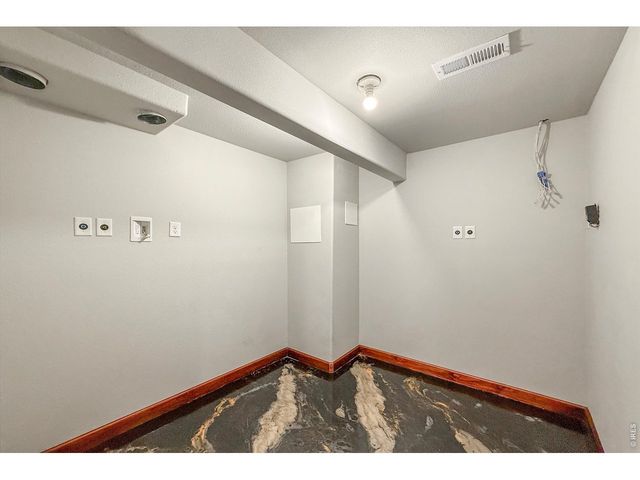 2010 Emerald Dr, Longmont, CO 80504